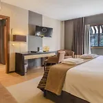 Hotel Your &